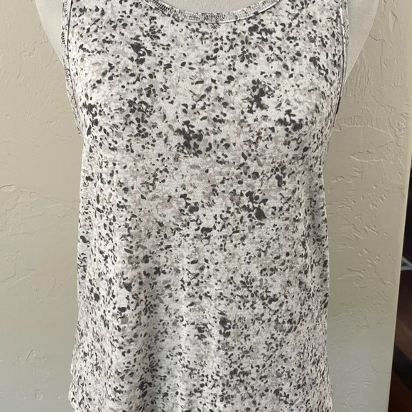 Athleta breezy tank - Picture 2 of 5